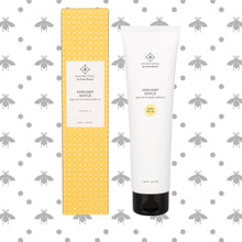 Indlæs billede til gallerivisning SUNLIGHT SUFFLÉ – APRICOT & SEABUCKTHORN SPF. 30 (150ML)