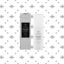 Indlæs billede til gallerivisning SWEET ALMOND CLEANSER – Øjenmakeup fjerner og ansigtsrens (35ML)
