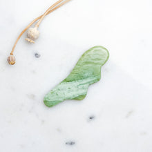Indlæs billede til gallerivisning GREEN WAVE – JADE – FACIAL GUA SHA Amazing Space