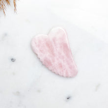Indlæs billede til gallerivisning RESHAPED HEART – ROSE QUARTZ – FACE, NECK & SCALP GUA SHA Amazing Space