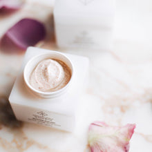 Indlæs billede til gallerivisning BUTTER POLISH – APRICOT OMEGA FACIAL SCRUB (50ML) Amazing Space