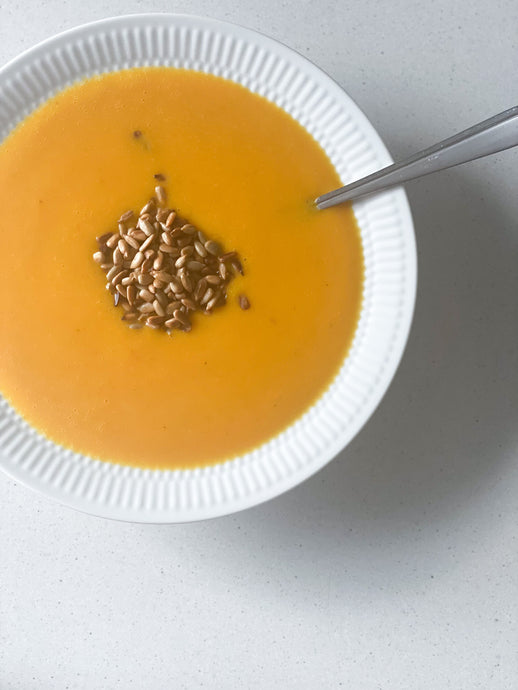 Græskarsuppe med solsikkefrø