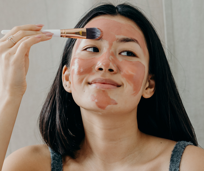 Hjemme ansigtsbehandling på 3 trin - Berolige din hud