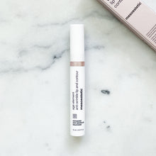 Indlæs billede til gallerivisning  Genopliv dine læber og reducer synligheden af rynker med Age Element Anti-Wrinkle Lip &amp; Contour. Den unikke formel er specielt udviklet til at genopbygge læberne og give dem et saftigt, ungdommeligt udseende. Aktive ingredienser som marine biotekekstrakt og sinlbina arbejder sammen om at reducere rynker og tilføje volumen til læberne. Brug regelmæssigt for at opnå de bedste resultater og genoplive læbernes ungdommelige udseende.
