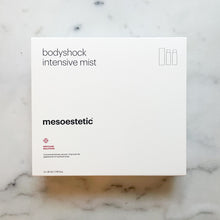 Indlæs billede til gallerivisning Få en intensiv forbedring af hudens udseende med Bodyshock Intensive Mist. Denne specielle mist er skabt til at målrette og mindske cellulite ved hjælp af det potente [meso] adipoactive complex™ og andre aktive ingredienser. Med sin lette formel og usynlige finish er Bodyshock Intensive Mist ideel til daglig brug eller før træning. Masser forsigtigt produktet ind i huden for at maksimere dens effekt.oplevel en intensiv og forfriskende behandling med Bodyshock Intensive Mist
