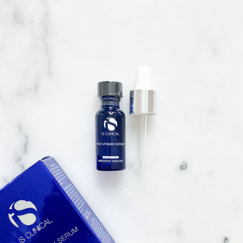 Poly-Vitamin Serum, der reducerer fine linjer, rynker og hævelser omkring øjnene. Beriget med vitaminer A, C, E og F samt hyaluronsyre og vitamin B3 og B5, fornyer dette serum hudens udstråling og elasticitet. Brug det dagligt for en strålende og ungdommelig hud.