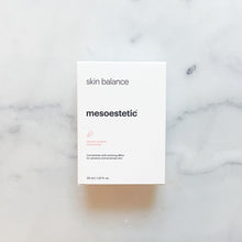 Indlæs billede til gallerivisning Opdag Skin Balance - et koncentrat til følsom hud, der beroliger, lindrer, og styrker hudens naturlige forsvar. Med beroligende ingredienser som panthenol og aloe vera, reducerer Skin Balance rødme og irritation, samtidig med at det fremmer en sund mikrobiota på huden. Integrer Skin Balance i din daglige rutine for en mere afbalanceret og velplejet hud.
