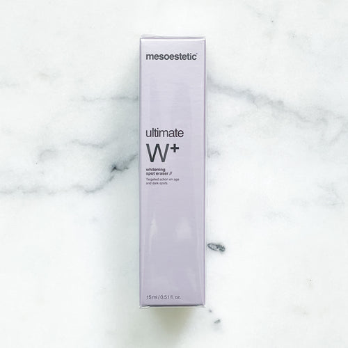  Få en mere ensartet og strålende hudtone med Ultimate W+ Whitening Spot Eraser. Den ultrakoncentrerede blegebehandling mindsker synligheden af hyperpigmenteringer, rynker og pletter. Beriget med [meso] white complex®, karse, glykolsyre og retinol, udjævner denne avancerede formel huden. Brug den regelmæssigt som en del af din hudplejerutine.