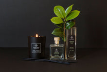 Indlæs billede til gallerivisning WHITE TEA CANDLE – FOCUS YOUR ENERGY (180G) Amazing Space
